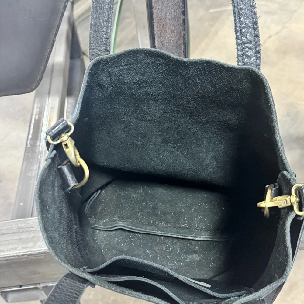 Portland Leather Pebbled Black Leather Bag with Crossbody Strap - Picture 3 of 4